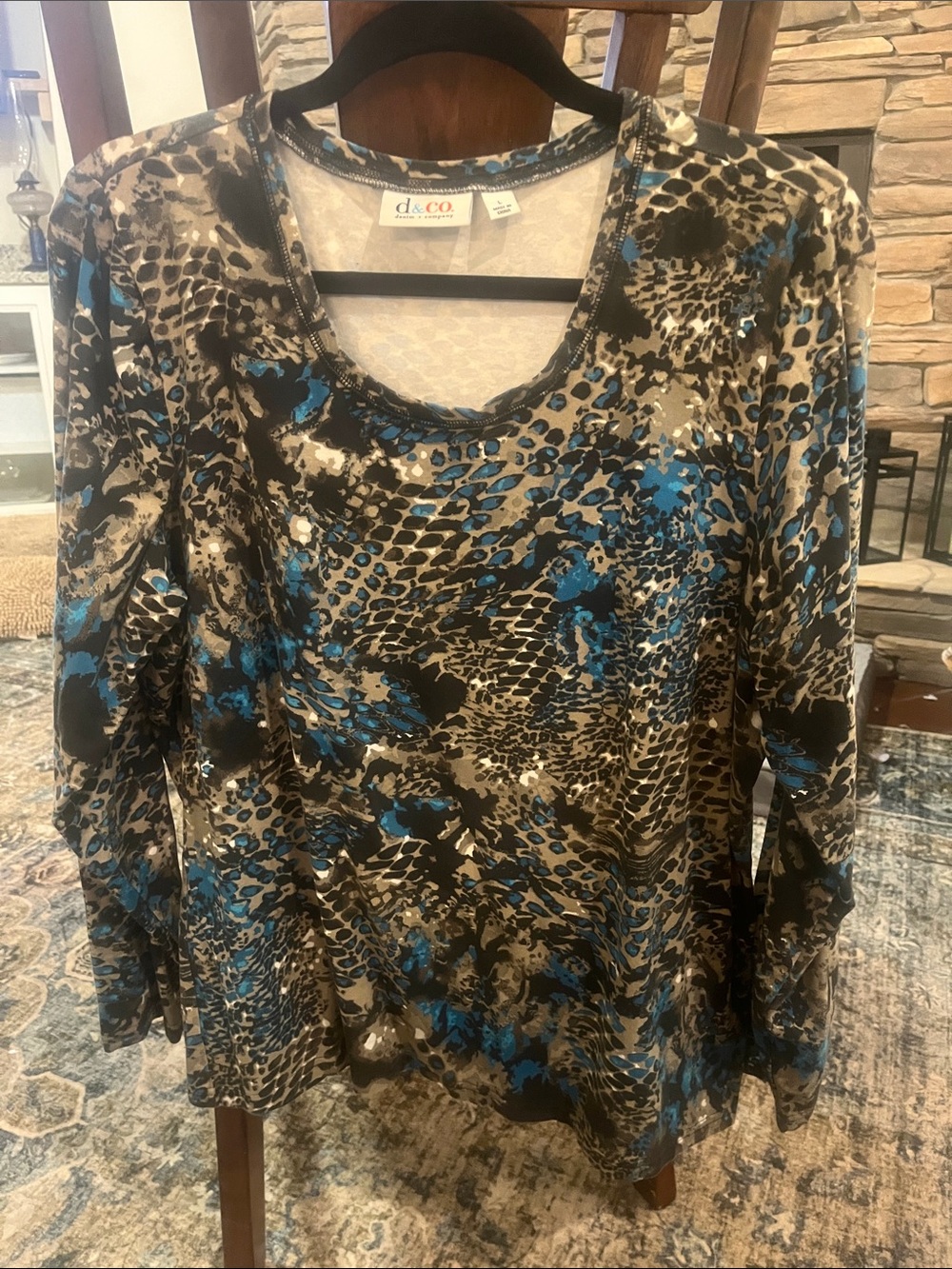d&co Women's Teal and Black Animal-Print Long Sleeve Top